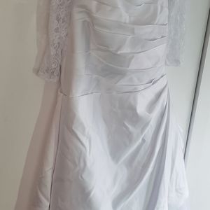 Wedding dress with accessories